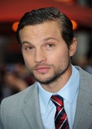 Foto de Logan Marshall-Green