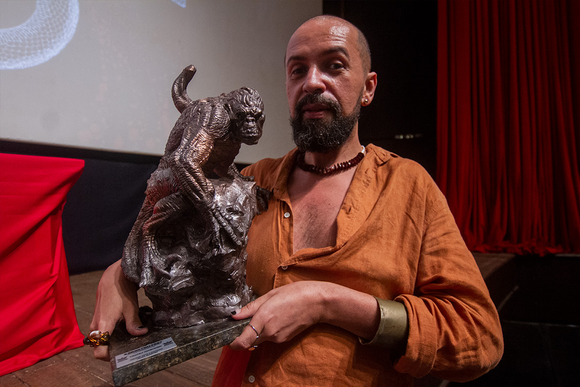 Netinho Nogueira. Diretor de Arte e Figurinista de Sistema Isolado (Sistema Isolado, 2023). Foto: Ted Rafael